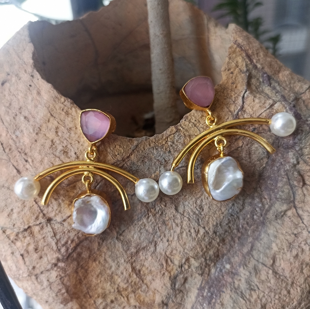 Handmade very beautiful trendy gold platted drop earrings - Picture 3 of 12